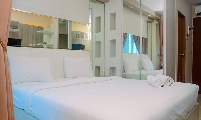 Kayu Putih Apartamento | Cozy With Good Location Studio At Tifolia Apartment By Travelio