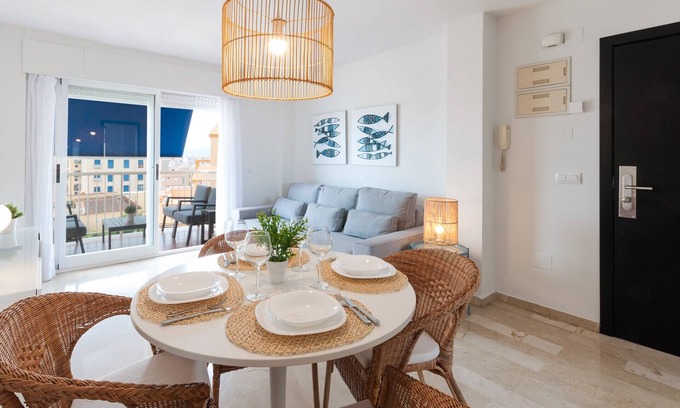 Grao de Gandia Apartamento | Acogedor con estilo mediterráneo, a pocos metros de la playa. A/A y wifi gratis. Terraza con vistas al mar-ALQUILER SOLO FAMILIAS