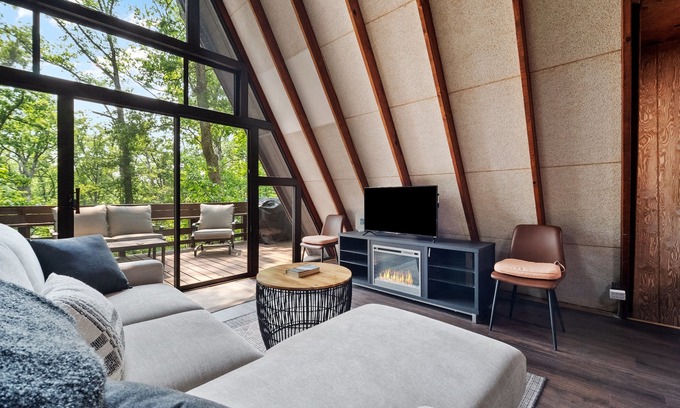 Wright City Chalet De Esquí | Cozy wooded retreat - newly updated
