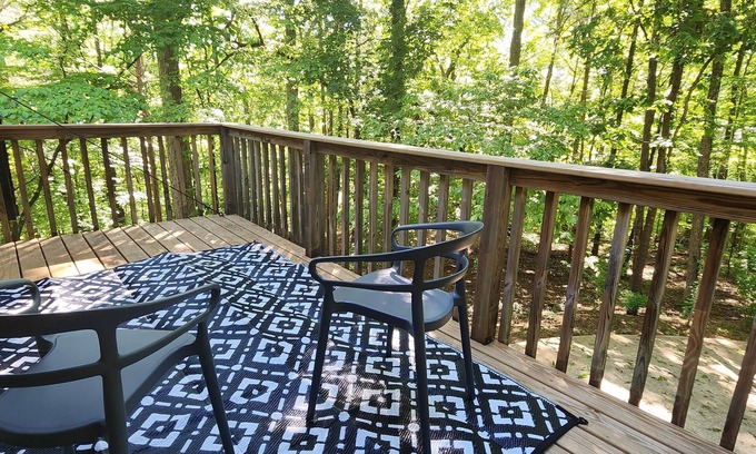 Mount Mourne Casa | Cozy Woodsy Retreat in Metro CLT