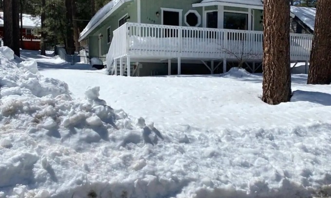 Wrightwood Casa | Cozy Wrightwood Home Away From Home-Walk to Town Near Mtn High Ski Resort