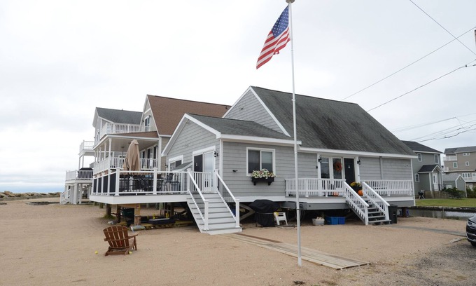 East Haven Casa | Cozy, year round beachside cottage just steps to the water