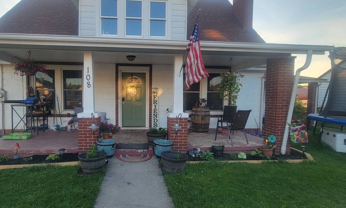Summerlee Casa | Cozy,yet Spacious 5 bedroom Home, 5 minutes from New River Gorge National Park.