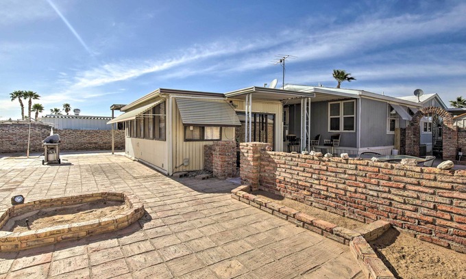 The Foothills Casa | Cozy Yuma Retreat w/ Furnished Patio & Grill!