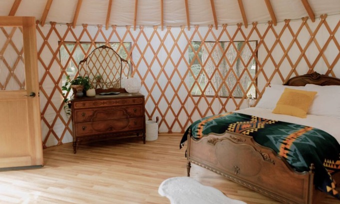 Medford Apartamento | Cozy yurt nestled into bamboo forest
