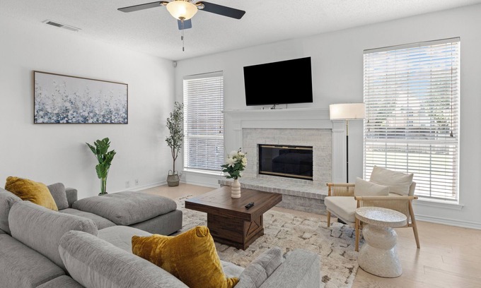 Carrollton Casa | Cozy4B2.5B｜Lush Backyard for leisure｜Fully furnished｜Garage access #42456