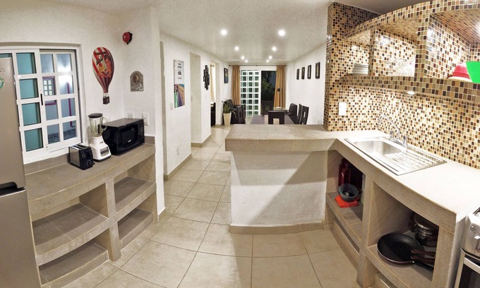 Granjas del Marqués Villa | Hermosa casa recién remodelada cerca de la playa.