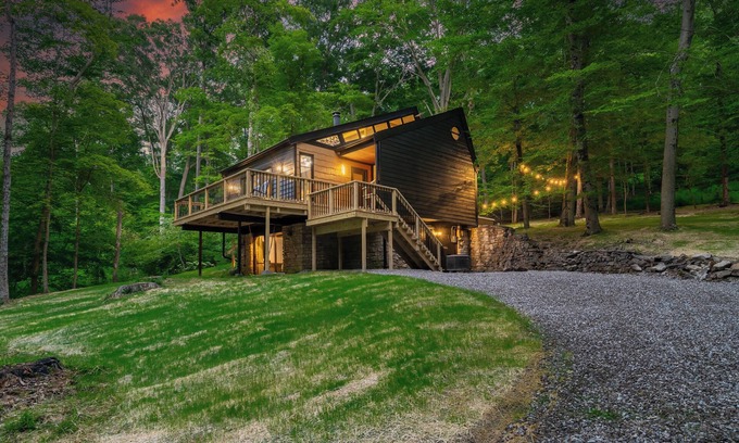 Gnaw Bone Cabina | CozyHollow Fishing, game garage & modern interior. Close to Columbus + Nashville