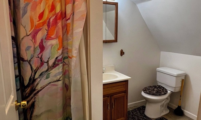 Herron Apartamento | CozyStudio sitting on 2.5 acres on Hubbard Lake with WiFi, AC