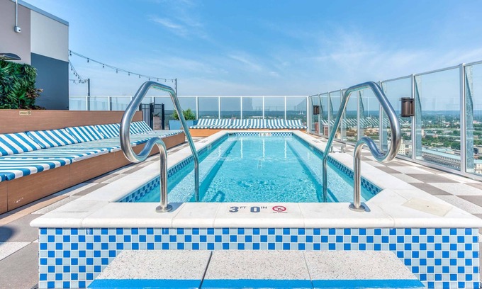 Old Louisville Apartamento | CozySuites 800 Tower 2BR w/sky pool, gym! 26