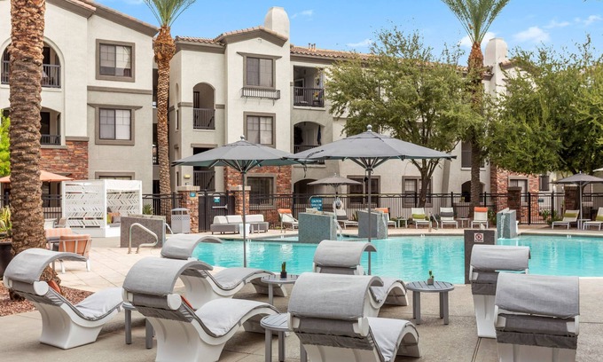 Glendale Sports and Entertainment District Apartamento | CozySuites at Glendale