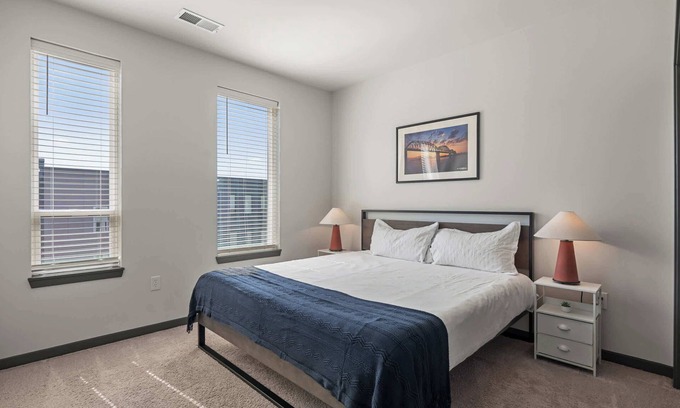 Indianapolis Apartamento | CozySuites Ayr | parking, pool, gym #05