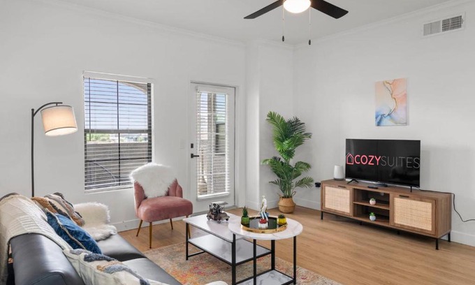 Chandler Apartamento | CozySuites Chandler with 2 pools, jacuzzi, arcade!