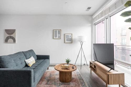 Kennedy King Apartamento | CozySuites I Trendy 1BR Bottleworks Indy #3