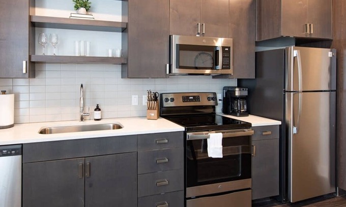 Central Business District Apartamento | Cozysuites l Modern 1BR in Downtown Cincinnati