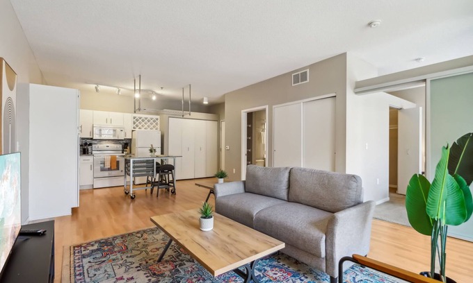Mill District Apartamento | CozySuites Mill District with pool, gym #01