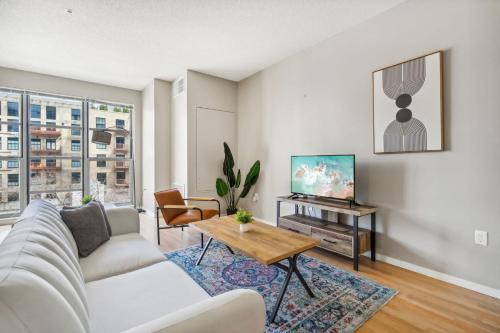 Mill District Apartamento | CozySuites Mill District with pool, gym #04