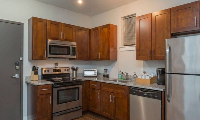 Music Row Apartamento | Cozysuites Music Row Stylish 2BR Free Parking 44