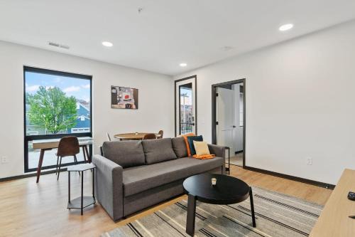 Lockerbie Square Apartamento | CozySuites on Mass with garage parking #2