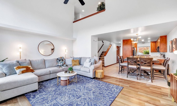 Ledgeview Casa | CR East River Drive House