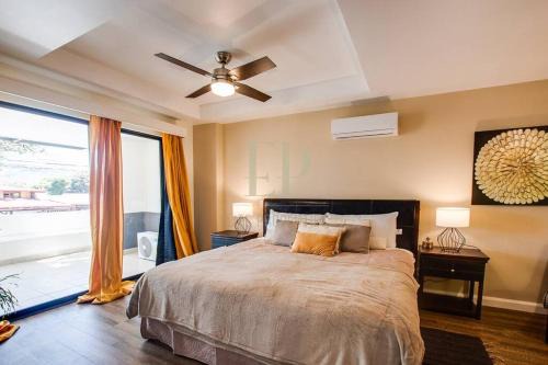 Santa Ana Apartamento | CR MARIPOSA RENTALS Santa Ana Centro 2BR with Terrace Walk Everywhere