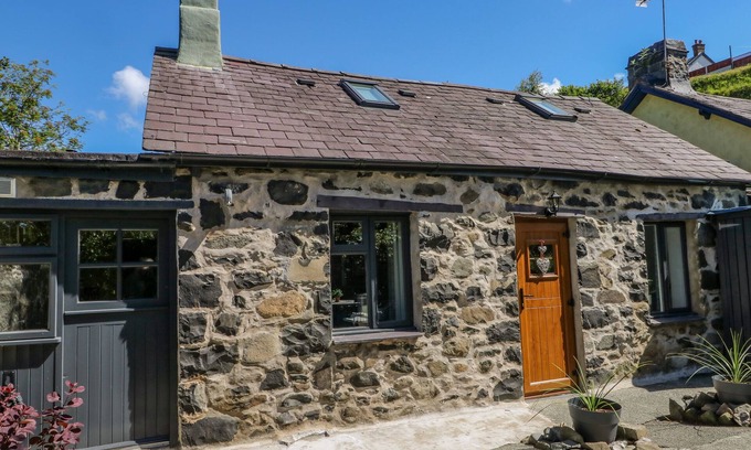 Llanfairfechan Cabaña | CRABAPPLE COTTAGE, romantic, with open fire in Llanfairfechan