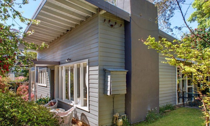 Wentworth Falls Casa | Crabapple Southside Mountain Cottage Pet Friendly
