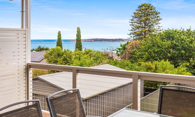 McCracken Casa | Cracken Views Contemporary oasis in Victor Harbor