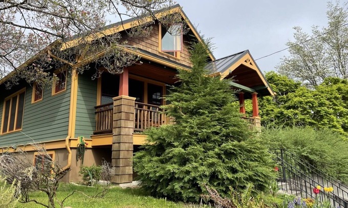 Concordia Apartamento | Craftsman ADU in Central Alberta Arts District