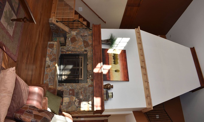 Highland Casa | Artesano de estilo McMansion