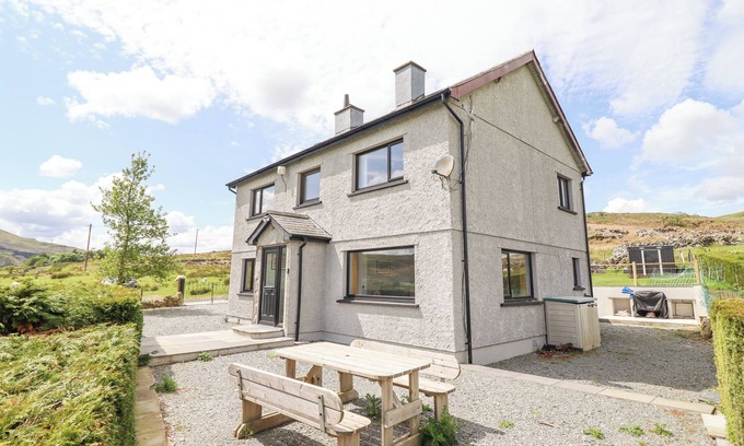 Capel Celyn Cabaña | CRAIG YR RONWY, pet friendly, character holiday cottage in Bala