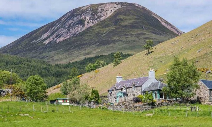 Loch Tay Casa | Craigeanie Farmhouse