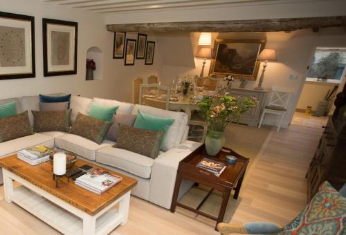 Bourton Villa | Craigmoor Cottage, enchanting, tranquil & central