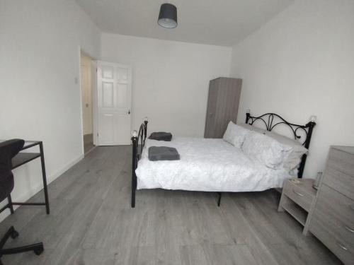 Reading Apartamento | Cranbury House Apartments