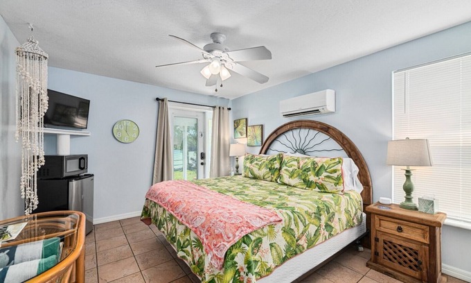Historic Downtown Melbourne Apartamento | Crane Creek Inn Mangrove Suite: Waterfront Pool!