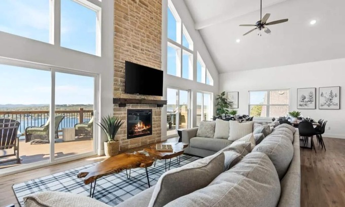 Kimberling City Casa | Crane’s Nest-Year Round Private Pool & Hot Tub