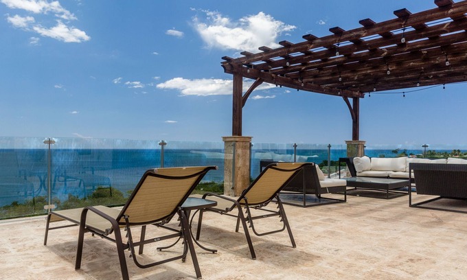 Borinquen Villa | Ubicado en un acantilado con vistas panorámicas de 180º del Caribe.