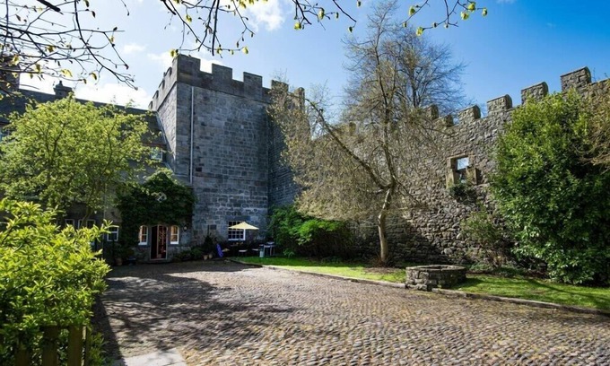 Dunstan Cabaña | CRASTER TOWER PENTHOUSE, pet friendly, with open fire in Craster