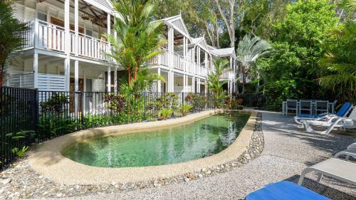 Port Douglas Casa | Craven Cottage at Full Moon Terraces - Tropical Queenslander Townhouse