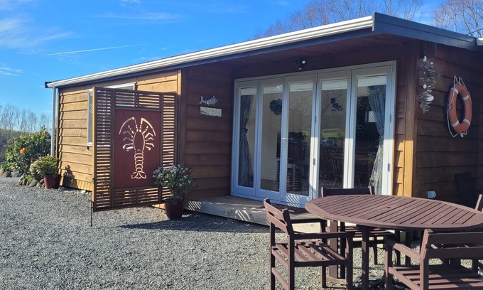 Whangarei Heads Cabina | Craypot Cabin: a slice of paradise on a lifestyle block nestled below Mt. Manaia