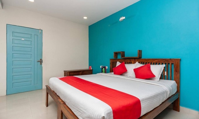Perungudi Hotel | Crazy Homes stay-Kandanchavadi, Chennai