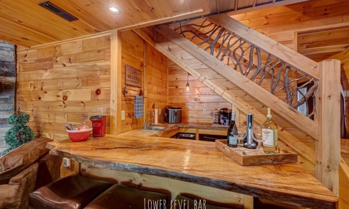 Morganton Cabina | Create Memories! Near Blue Ridge Lake*Hot Tub*Game Room*Firepit