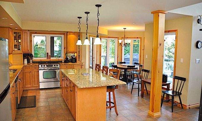 Minden Cabaña | Create your family memories at this Executive Haliburton Cottage Rental