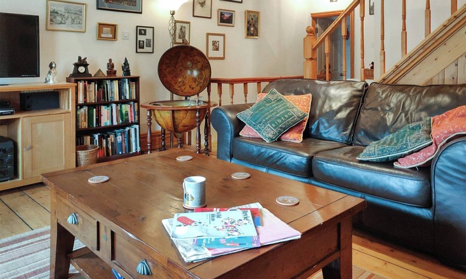 Port Talbot Cabaña | Creative Afan Valley Home