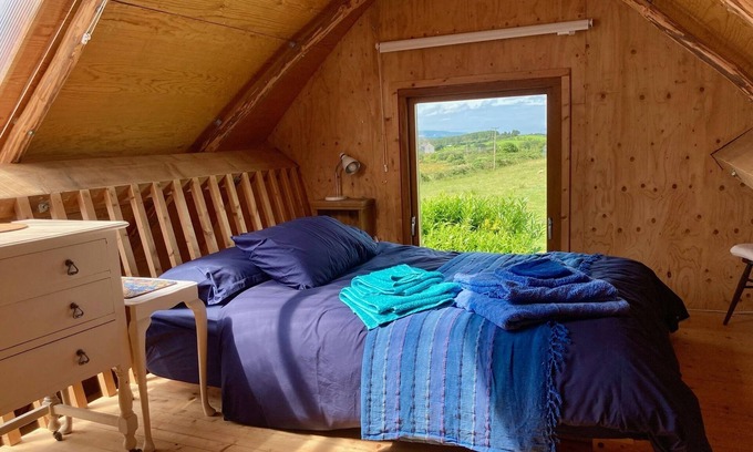 Coleraine Cabaña | Creative Art cottage in unique timber Studio