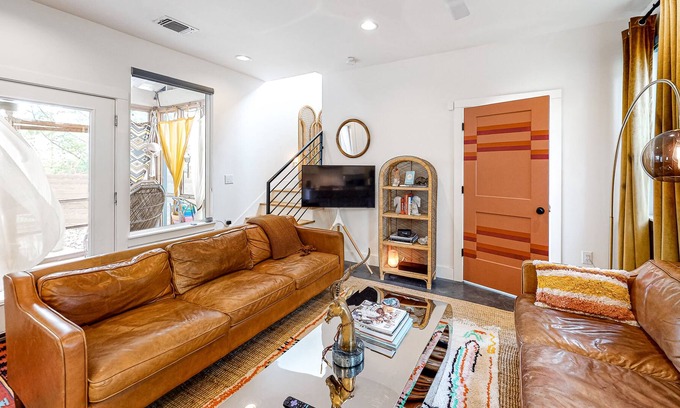 Blackshear-Prospect Hill Casa | Creative & Cozy | Walkable East Austin Locale | Screened Porch, Fenced Yard