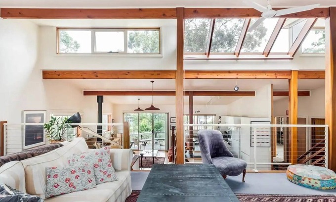 Tomakin Casa | Creative Three Level Retreat with Lovely Sea Views