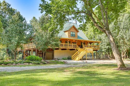 Royal Casa | Creek Access, Games Family-Friendly Royal Retreat