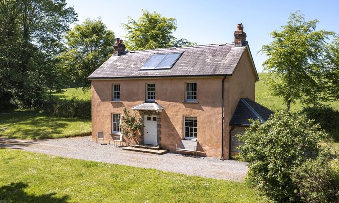Cosheston Cabaña | Creek Cottage - a cottage that sleeps 5 guests in 3 bedrooms