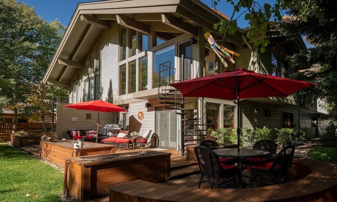 Warm Springs Casa | Creek Front Duplex | Close to Lifts with Hot Tub